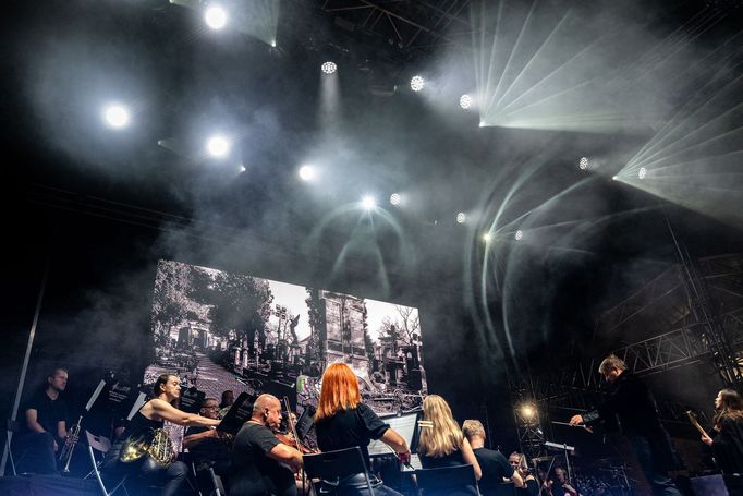 Vystoupení kapely Cult of Fire s Bohemian Symphony Orchestra Prague, kteří společně vzdali hold Bedřichu Smetanovi na festivalu Brutal Assault.