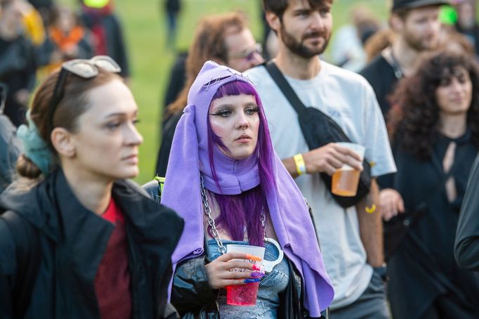 Návštěvníci festivalu Creepy Teepee.