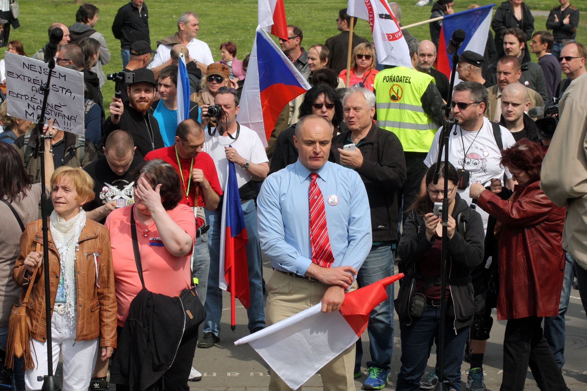 Blok proti islámu demonstruje na 1. máje