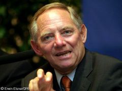 Ministr financí Wolfgang Schäuble. Nikdo jiný nepřežil tolik politických i osobních krizí jako on.