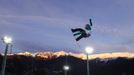 Dimi de Jong of the Netherlands jumps to take the seventh place in the snowboard half-pipe final at the "Extreme-Park" of Rosa Khutor, a venue for the Sochi 2014 Winter Olympics near Sochi February 14, 2013. The Sochi 2014 Winter Olympics opens on February 7, 2014. REUTERS/Kai Pfaffenbach (RUSSIA - Tags: SPORT OLYMPICS SNOWBOARDING) Published: Úno. 14, 2013, 6:50 odp.