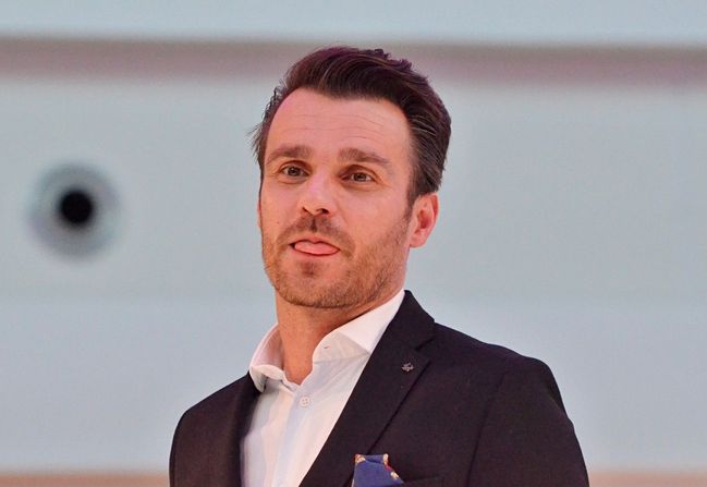 Obviněn z násilí na ženě