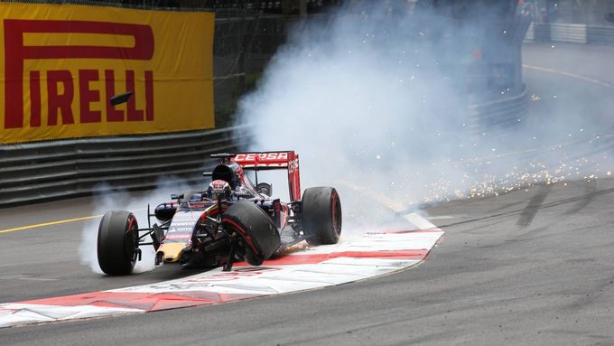 Podívejte se, jak Max Verstappen v Monaku sestřelil Romaina Grosjeana.
