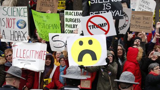 Demonstrace proti Donaldu Trumpovi ve Washingtonu.