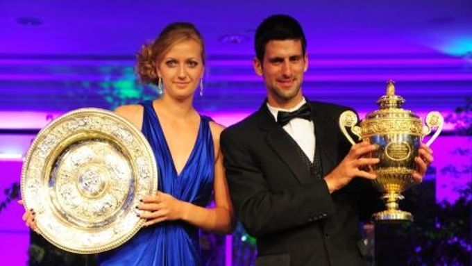Petra Kvitová a Novak Djokovič za své triumfy na Wimbledonu obdrželi stejné peníze. Podle Srba to není tak úplně spravedlivé