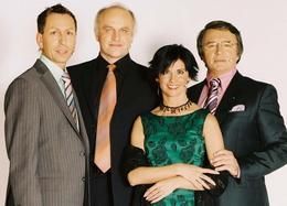 Odborná porota ve složení (zleva) Zdeněk Chlopčík, Michael Kocáb, Eva Bartuňková a Vlastimil Harappes.