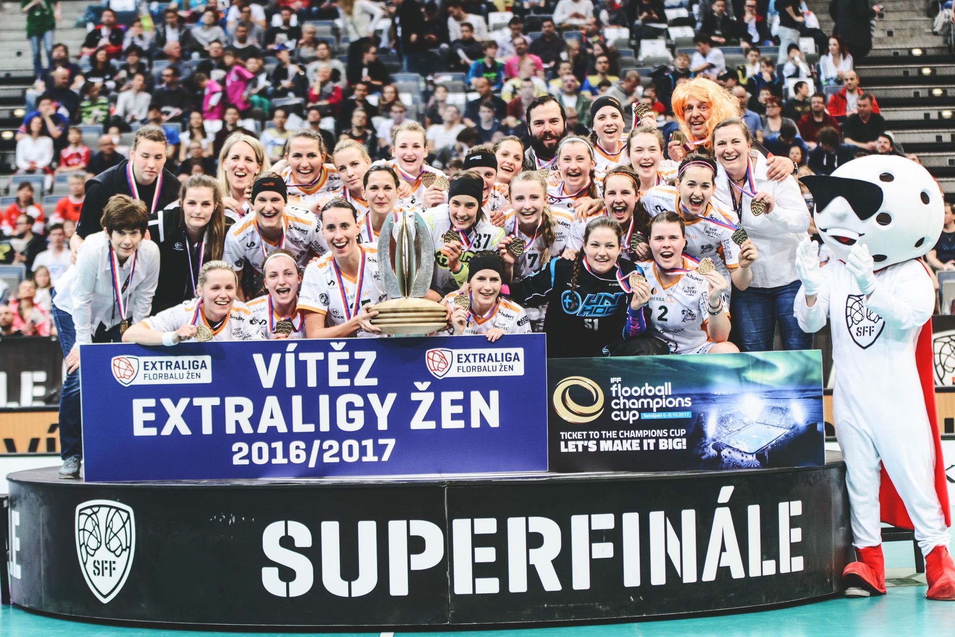 Superfinále žen ve florbale mezi pražským Herbadent Jižní Město a ostravskými Vítkovicemi.