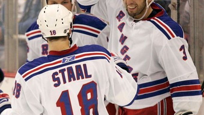 Michal Rozsíval zůstal oporou NY Rangers i v této sezoně.