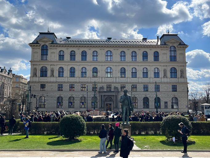 Vysokoškolští pedagogové protestovali proti nízkým mzdám.