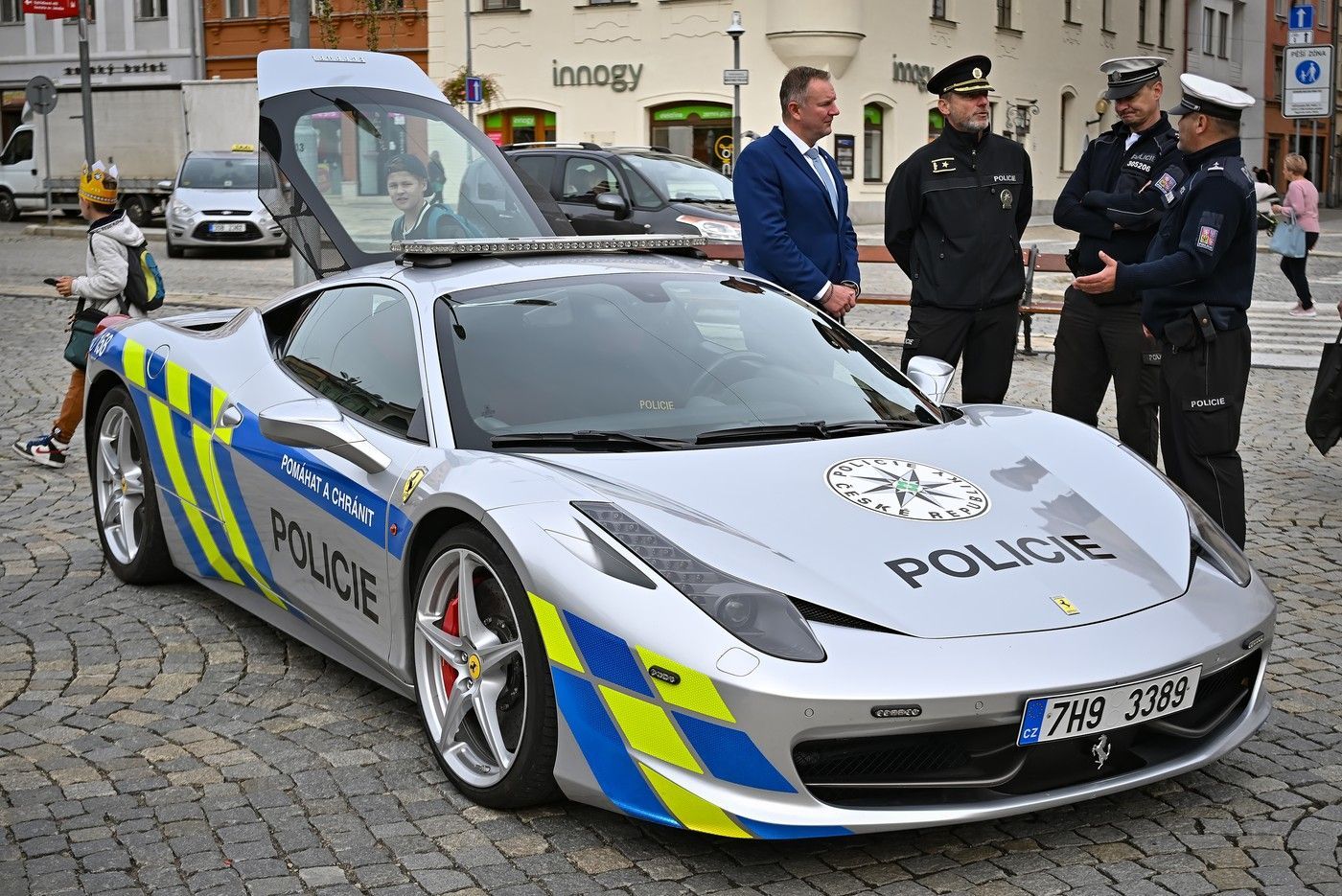 policejní Ferrari