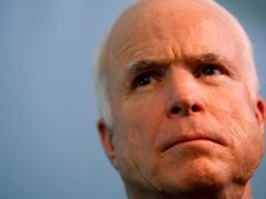 Republikánský prezidentský kandidát John McCain vidí model pro Irák v Koreji. Tam jsou vojáci USA přes půl století