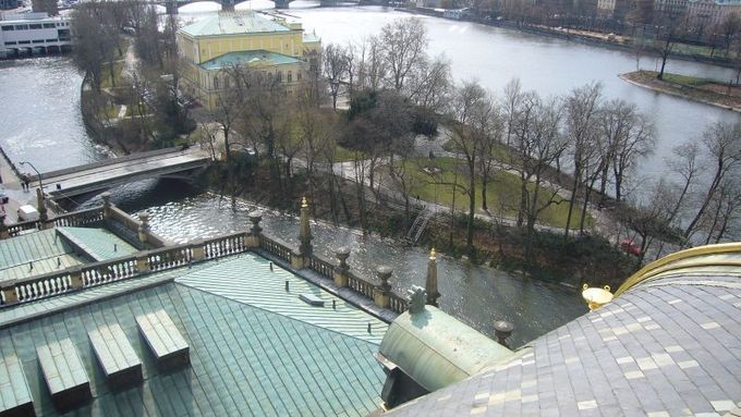 Slovanský ostrov se Žofínem. Fotka ze střechy Národního divadla, rok 2009.