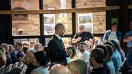 Britský herec Jason Statham byl osobně přítomen i na české premiéře Transporteru.