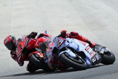 Mládí vpřed, zkušení jezdci do "továren". Řada hvězd MotoGP vyměnila tým i značku