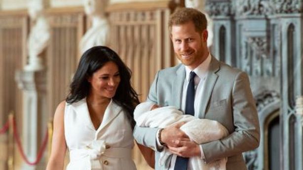Harry a Meghan se poprvé pochlubili novorozeným synem