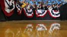 The crowd watches U.S. President Barack Obama at a campaign event at Lima Senior High School in Lima, Ohio, November 2, 2012. REUTERS/Larry Downing (UNITED STATES - Tags: POLITICS ELECTIONS USA PRESIDENTIAL ELECTION) Published: Lis. 2, 2012, 8:51 odp.