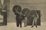 Osvobozené divadlo sehrálo na své scéně na Slupi G. Apollinaira "Prsy Thiresiovy" v režii Jindřicha Honzla, hlásal pod touto fotografií v roce 1926 list Pestrý týden.