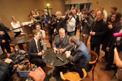 Reportáž: Schwarzenberg se objímal s autorem Entropy