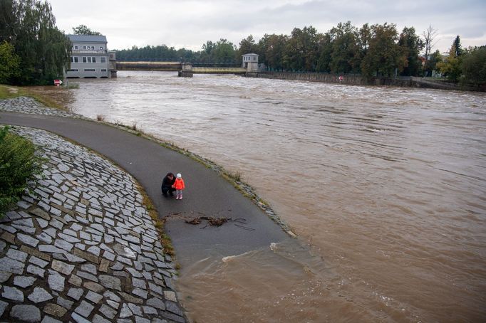 Vltava v úterý ráno v Českých Budějovicích.