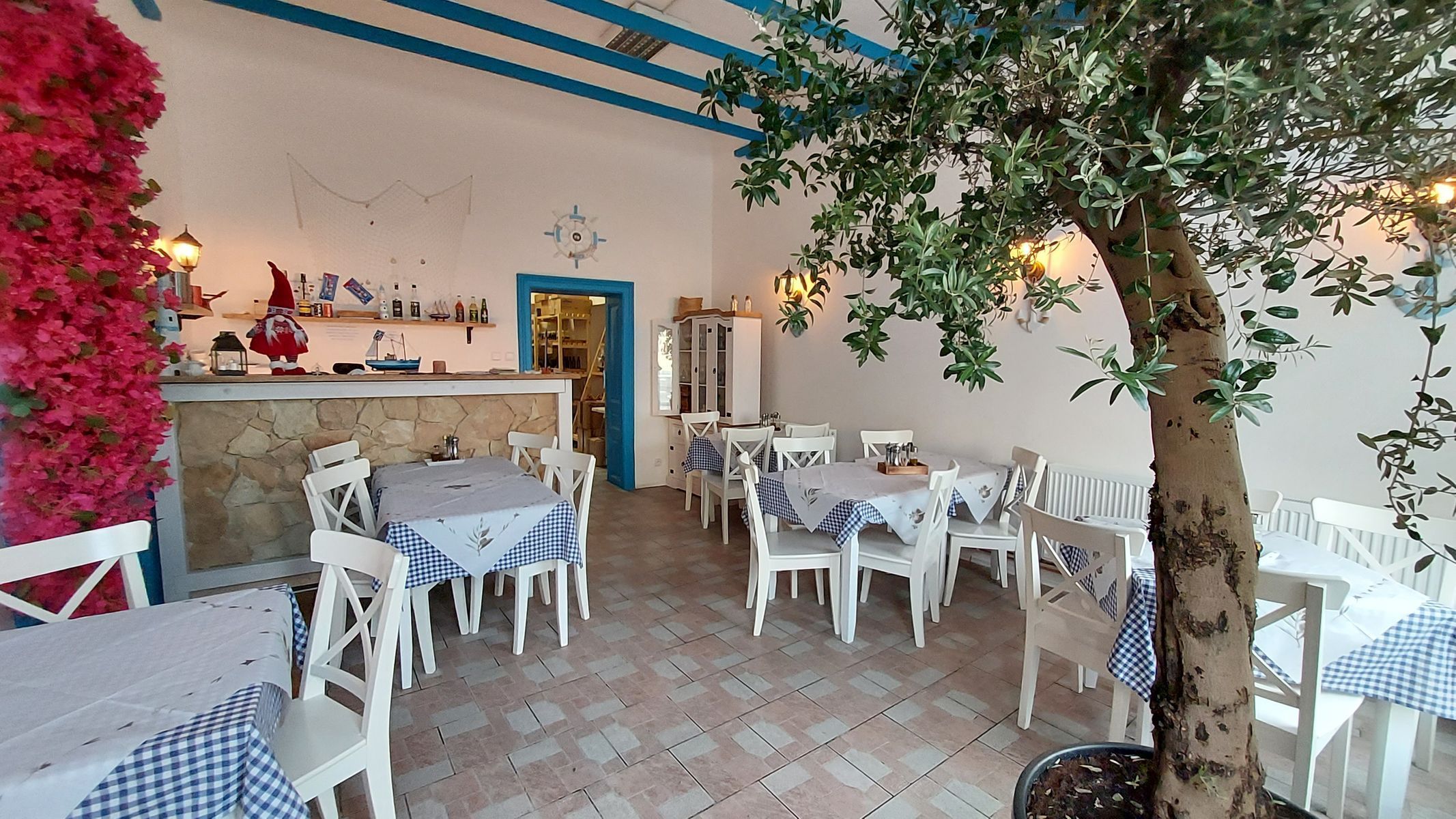 Agapi mou taverna Jablonec interiér