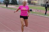 Běhá i jeho 69letá partnerka Miloslava Ročňáková. Ta kilometrovou trať zvládla za 4 minuty a 46 vteřin.