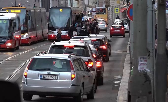 Komentář: Praha je naprosto nemoderní. Kvůli nelogickým opravám je věčně ucpaná a plná uzavírek