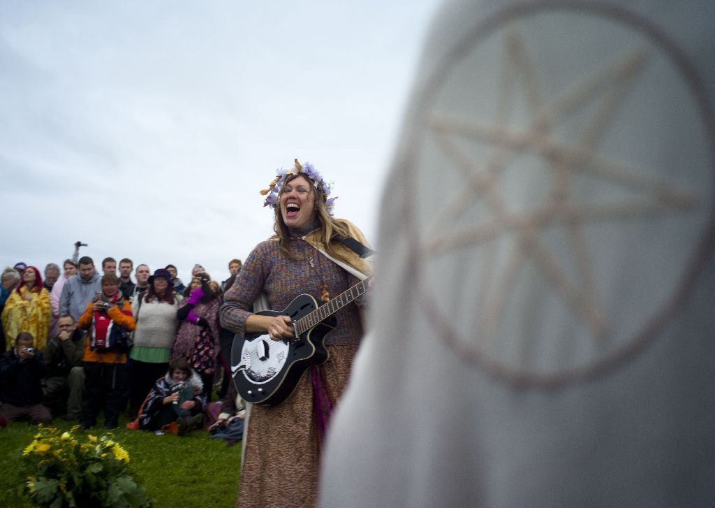 Oslavy slunovratu u Stonehenge