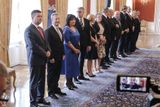 Všichni ministři jsou na svých místech, čeká se na Andreje Babiše a Miloše Zemana.