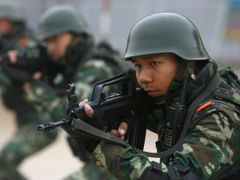 Podle obou kandidátů povstává Čína nejen jako ekonomická, ale i vojenská mocnost