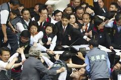 S bitkami v tchajwanském parlamentu je konec