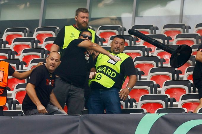 Soccer Football - Europa Conference League - Group D - OGC Nice v Cologne - Allianz Riviera, Nice, France - September 8, 2022 Fans clash before the match REUTERS/Eric Gai