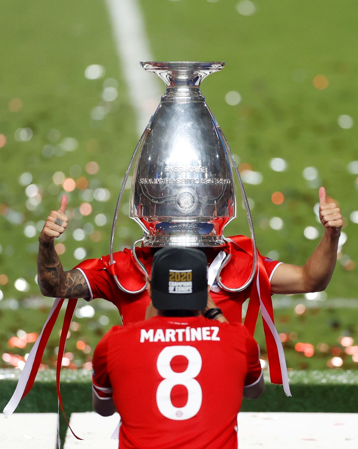 Lucas Hernandez z Bayernu Mnichov slaví vítězství ve finále Ligy mistrů proti Paris St. Germain