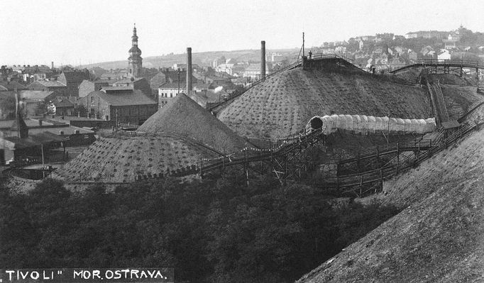 Ukázka z knihy Ondřeje Durczaka „Vzhůru do dolů! - Fotografické album průmyslového a kulturního dědictví uhelného hornictví ostravsko-karvinského revíru“ z roku 2023.