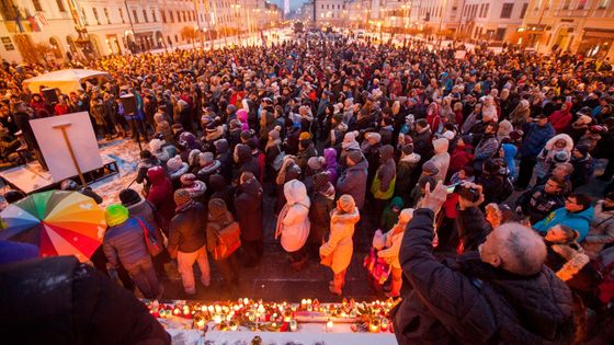 #all for Jan. Slováci i Češi uctili památku Jána Kuciaka v Bratislavě, Praze či Banské Bystrici