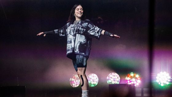 Reportáž: Hromadné dřepy. Spartakiádu si Glastonbury od Billie Eilish nezasloužilo