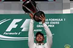 Nejlepší byl v Austinu Hamilton, Rosberg si druhým místem jistil vedení v seriálu