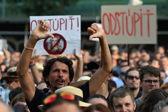 Snímek z úterní demonstrace v Bratislavě proti ministryni kultury Martině Šimkovičové.