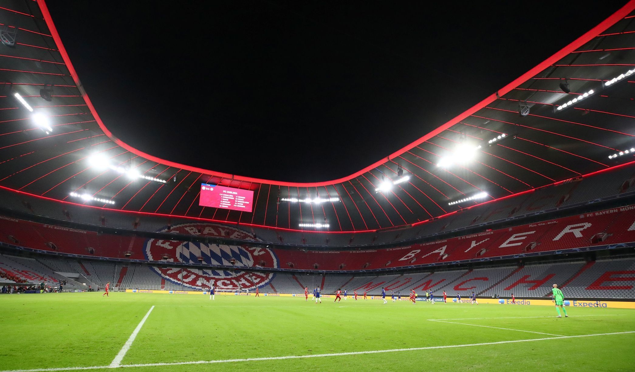 Prázdné hlediště stadionu Allianz Arena v odvetném osmifinále Ligy mistrů Bayern - Chelsea