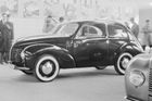 Těsně po druhé světové válce se mezinárodní autosalony ještě krátce pořádaly v Praze. Vystavovány tam pravidelně byly nejen vozy československé, ale také zahraniční výroby. Poslední ročník se ale v československé metropoli uskutečnil v roce 1947, pak přišel únorový komunistický převrat a nová auta se prezentovala především v Brně. V onom roce 1947 mohli návštěvníci obdivovat třeba Aero Minor II, které ale mělo jen jepičí život…