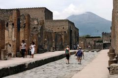 V Pompejích se zřítil zachovalý Dům gladiátorů