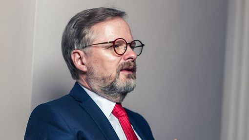 Předseda vlády Petr Fiala při rozhovoru s Aktuálně.cz v dubnu 2022