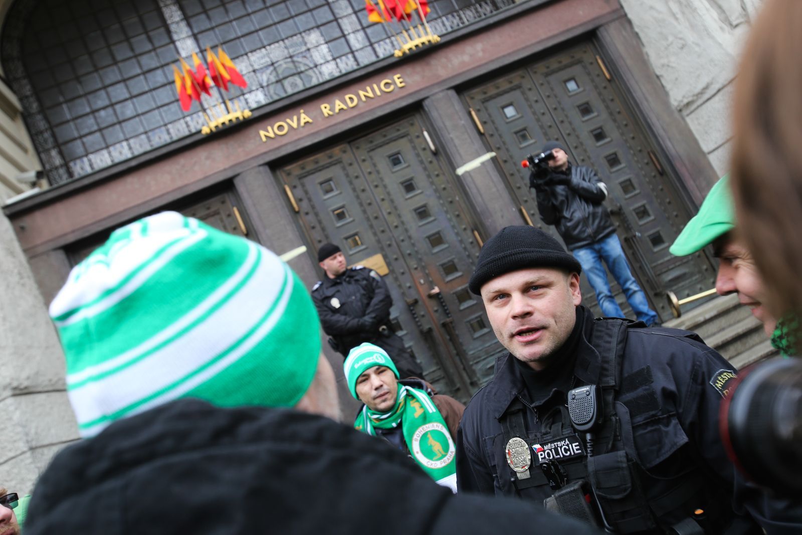 Demonstrace fanoušků Bohemians na pražském magistrátu