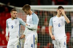 Anglie ztratila v nastavení vedení 2:0. Němci remizovali s Itálií a Buffon vyrovnal rekord