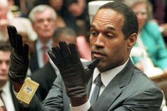 O. J. Simpson si nasadil rukavice a obrátil USA naruby. Vězení ale nakonec neutekl
