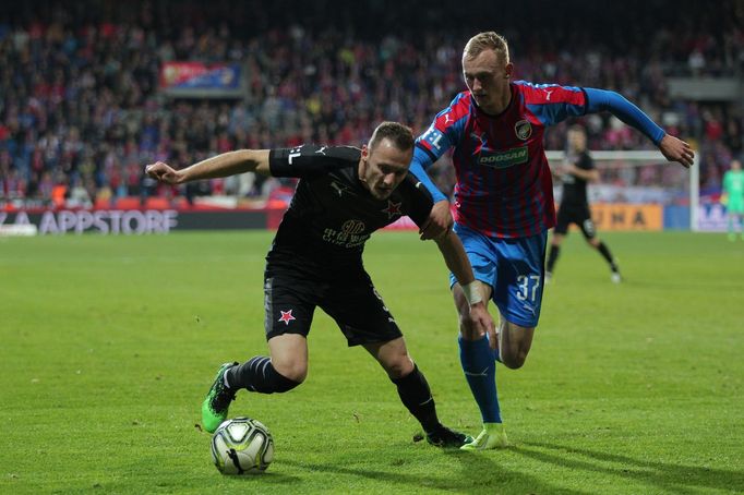 Vladimír Coufal a Ondřej Mihálik v utkání 14. kola F:L Plzeň - Slavia