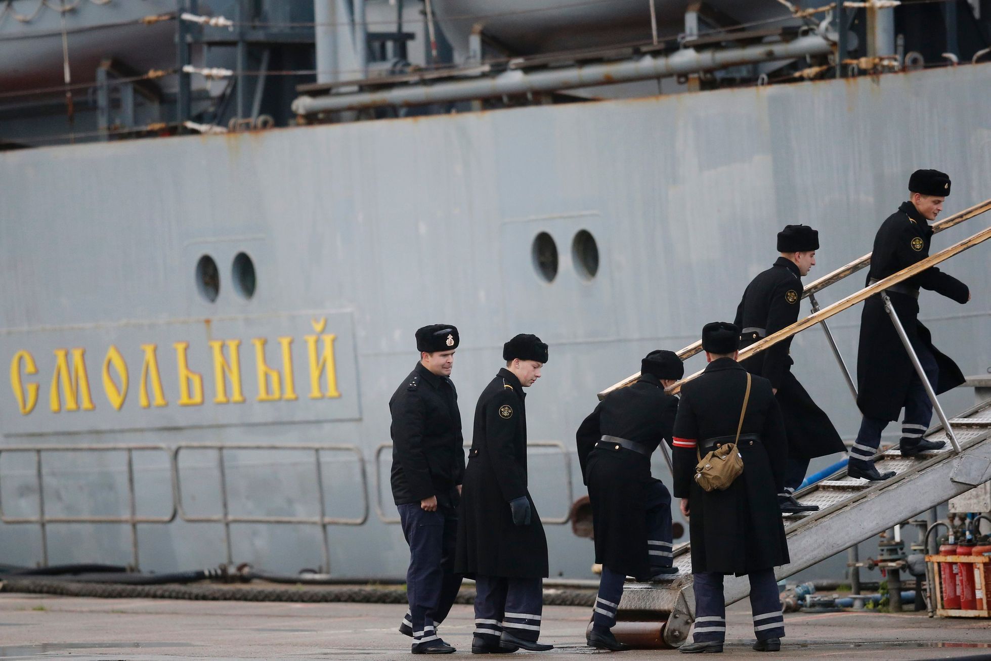 Ruští námořníci opustili Francii, kde se učili s lodí třídy mistral