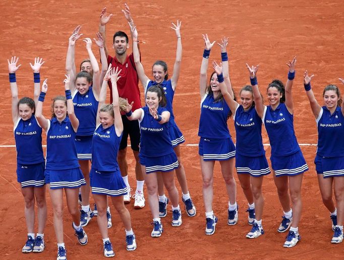 Novak Djokovič slaví triumf na French Open 2016