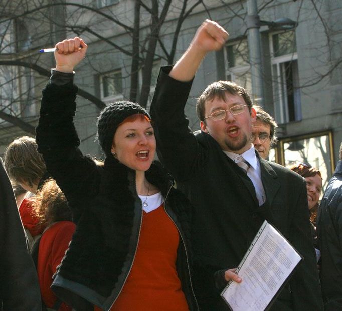 Anastázie a Sergej. "Nezlobte se, příjmení vám neřekneme, máme v Bělorusku pořád rodiče, byli bychom neradi, kdyby to pro ně mělo důsledky," omlouvala se Anastázie.