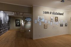 Úspěšná bratislavská výstava o umění a propagandě za války je k vidění on-line