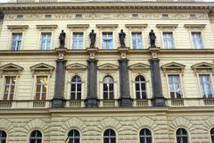 Žaloby na stát o náhradu škody budou zadarmo, rozhodla vláda
